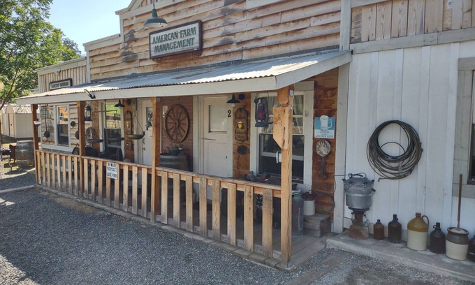 Springville House | Captivating Barn-Blacksmith Shop nearby GIANT SEQUOIAS