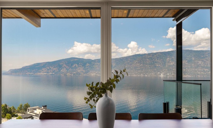 Central Okanagan House | Captivating Lake Views Limited Edition Elite Luxury Lakestone Waterside Home | Arcadia