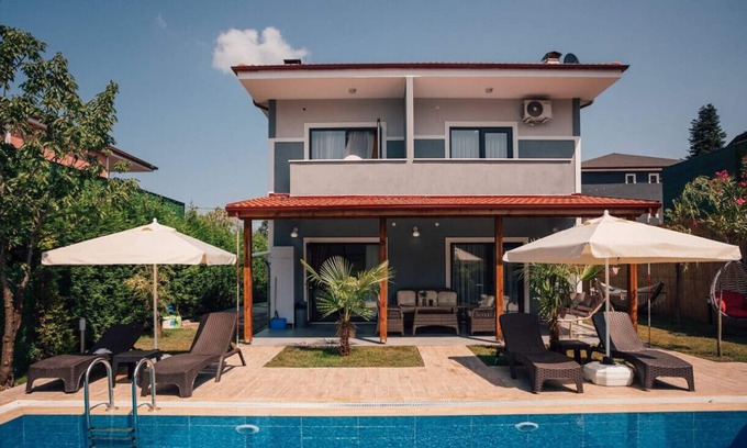 Sapanca Villa | Captivating Villa with Private Pool in Sapanca