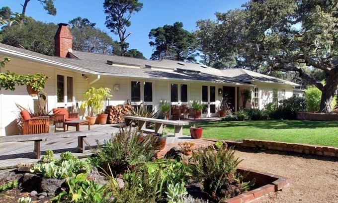 Jack's Peak House | CAR WEEK AVAILABLE! - Five Acre Retreat, Great Location!