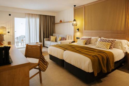 Cala'n Bosch Hotel | Caramelo Marina Calan Bosch - Adults Only