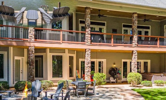 Martin House | Cardinal Rose Lake House w/Hot Tub & Dock!