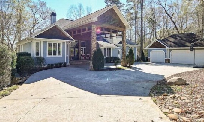 Martin House | Cardinal Rose Lakehouse