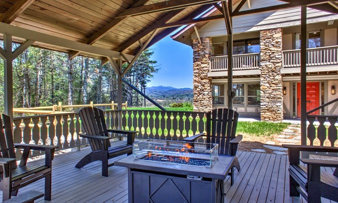 Penrose House | Cardinal's Roost 7 bedroom retreat with a hot tub and fire pit