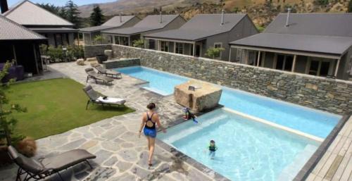 Cardrona Apartment | Cardrona Villa with Pool and Jacuzzi