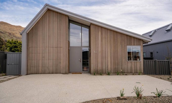 Wanaka House | Carefree on Cleland - Wanaka Holiday Home