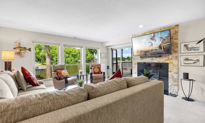 Sunrise Beach Condo | Carefree Tranquility at the Lake – Waterfront Stay for 4 w/Resort Amenities