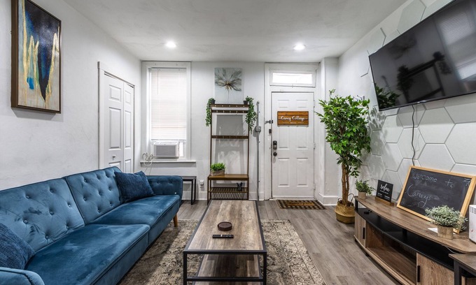 South Side Flats House | Carey Cottage 🏡 - Cozy 3BR Stay in ❤️ of Southside!