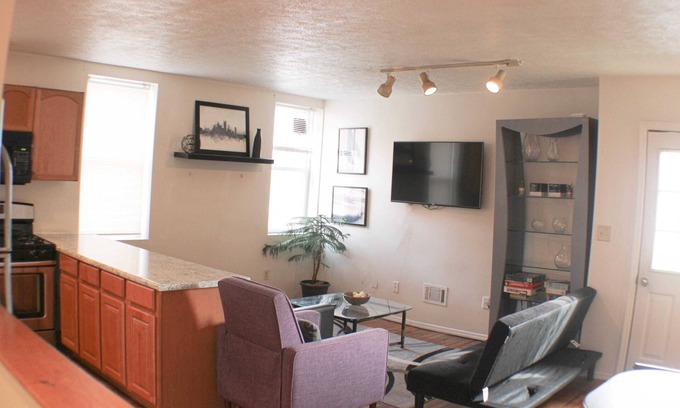 South Side Flats Apartment | Carey Way Quarters-Stylish 3BR Loft-Prime Location