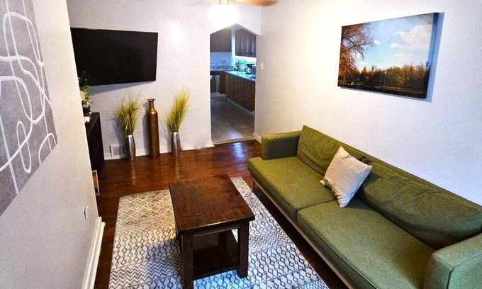 South Side Flats Apartment | Carey Way Quarters – Stylish 3-Bedroom Loft!
