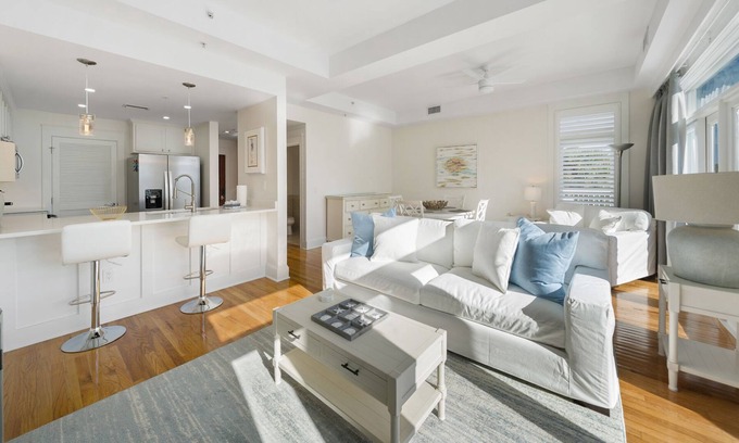 Sunnyside Condo | Carillon beach, New Remodel. 3 minutes to Rosemary Beach/30A. Exceptional!