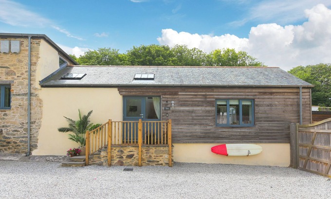 Newquay House | CARINES BARNS - TRE, pet friendly, luxury holiday cottage in Cubert