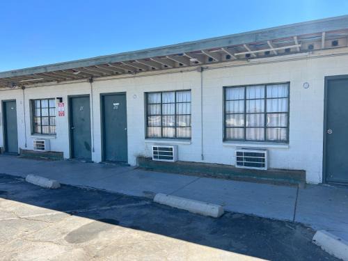 Rosamond Hotel | Carl's Motel