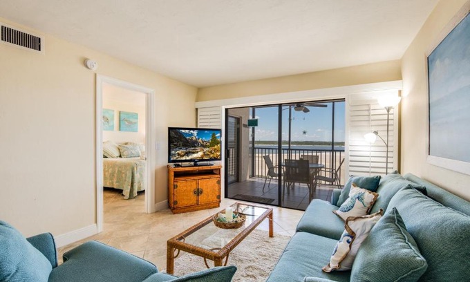 South Island Apartment | Carlos Pointe 422, Heated Pool, 2 Bedrooms, Gulf Front, Elevator, Sleeps 6