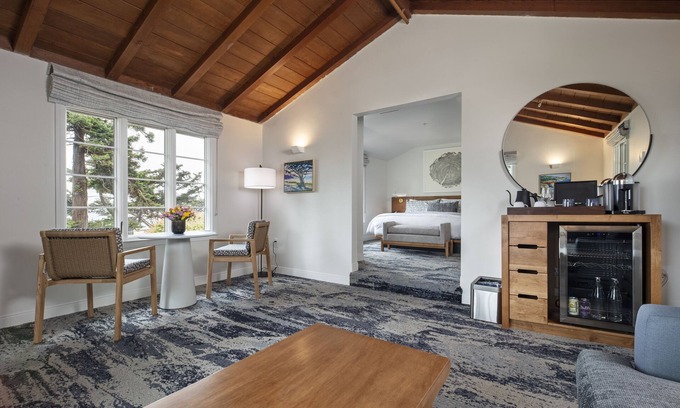 Golden Rectangle Hotel | Carmel Beach Hotel