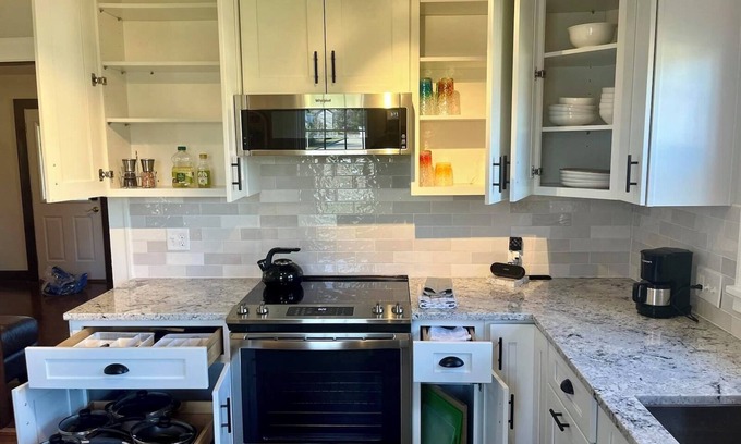 Indianapolis House | Carmel "Homeplace" Cottage - 2BR 1bath