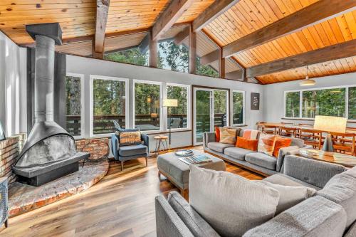 Carnelian Bay House | Carnelian Bay Retreat with Deck & Bonus Room