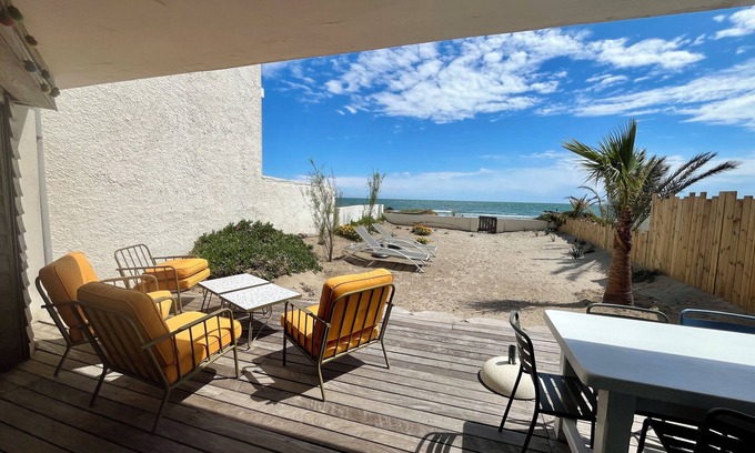 Carnon-Plage Apartment | Carnon Beach Sand: Terrace and garden on the beach, air conditioning, Wifi