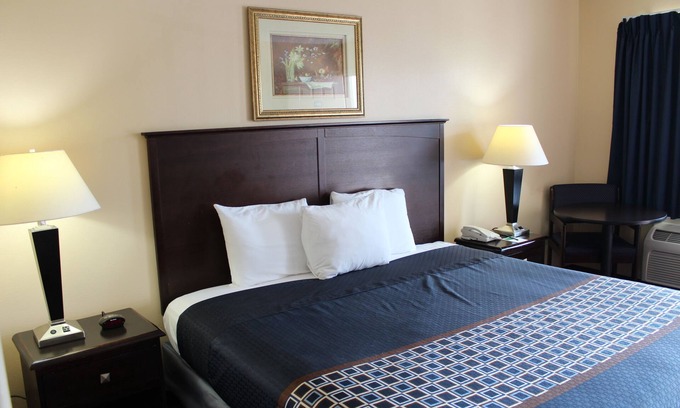 Denham Springs Hotel | Carom Inn a Travelodge by Wyndham Denham Springs/Baton Rouge