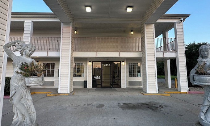 Denham Springs Hotel | Carom Inn Denham Springs-Baton Rouge