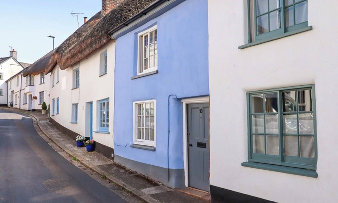 Hatherleigh Cottage | CARPENTER'S COTTAGE, pet friendly, with open fire in Hatherleigh