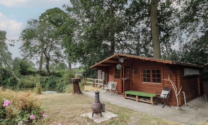 Shrewley Cottage | CARPS WELL LODGE, pet friendly, character holiday cottage in Shrewley