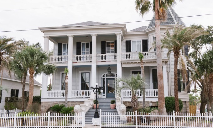 Galveston Bed & Breakfast | Carr Mansion
