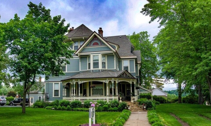 Stillwater House | Carriage House - Aurora Staples Inn