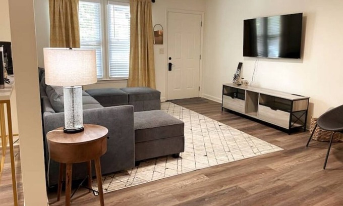 Nashville Apartment | Carriage House on Music Row B
