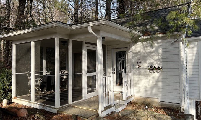 Spruce Pine Apartment | Carriage House~Spruce Pine