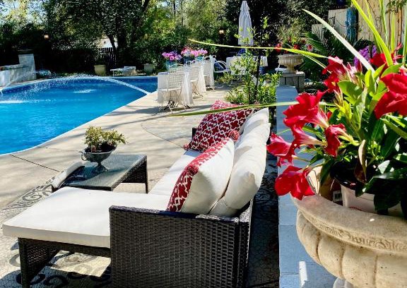 Lexington Villa | Carriage House Villa and gardens in downtown historic Lexington SC