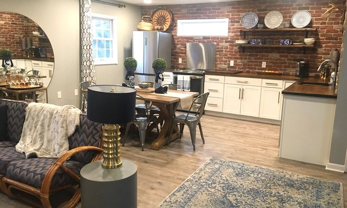 Paducah Apartment | Carriage House with heated garage