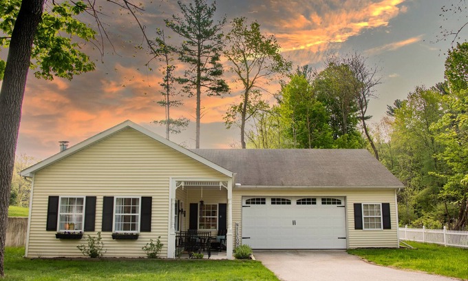 Pentwater House | Carriage House within the grounds of Hexagon House, Pentwater
