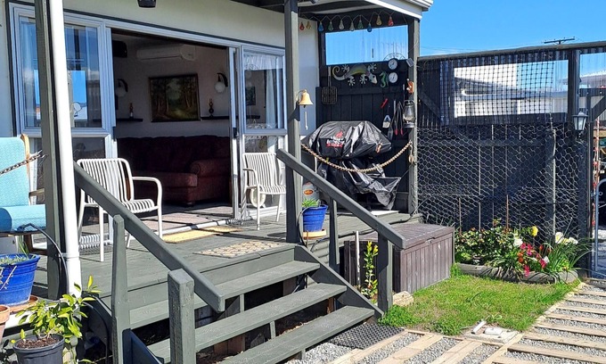 Blenheim House | Carter's Cottage - Blenheim Holiday Home