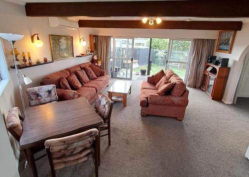 Blenheim House | Carter's Cottage - Blenheim Holiday Home