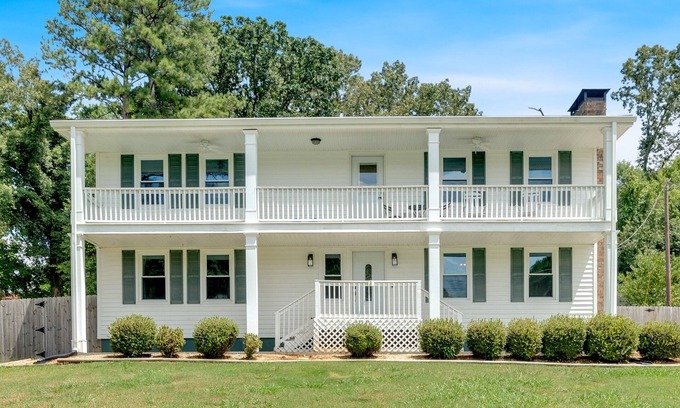 Cartersville House | Cartersville Colonial Family-Friendly Retreat with Spacious Yardn