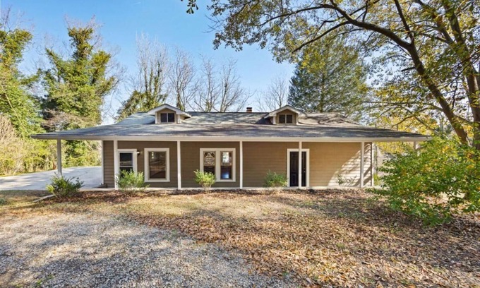 Cartersville House | Cartersville/Lakepoint.family fun good food and very convenient!