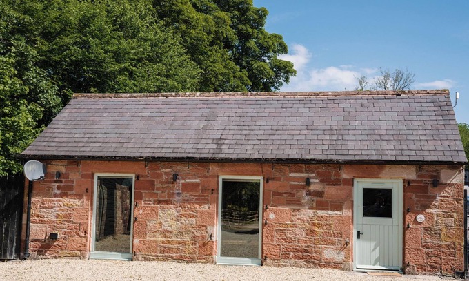 Carlisle Cottage | CARWINLEY MILL HOUSE COTTAGE, romantic, with hot tub in Longtown