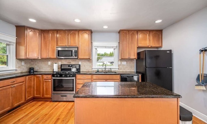 Cary House | Cary Ranch- 8 Min Walk Downtown