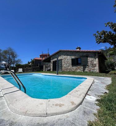 Mondariz House | Casa 2 habitaciones con piscina y cenador al aire libre
