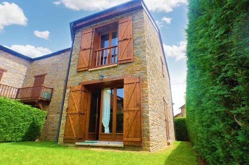 Estavar House | Casa Adosada con jardín y Wifi en Estavar