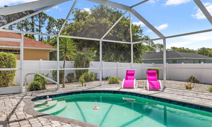 North Port House | Casa Azul! 11min - warm mineral springs, 25min - beaches! HEATED Pool & floats!