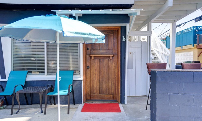 Old Towne Apartment | Casa Azul II, Steps to the boardwalk and sand