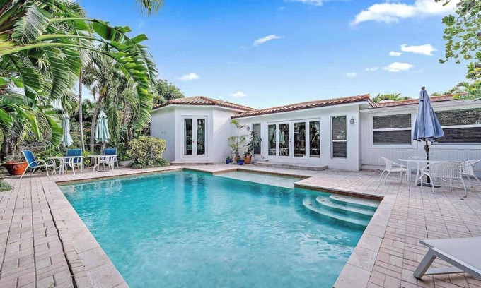 Southside House | Casa Balsinde - Delight in a Private Pool in the Southern End of West Palm