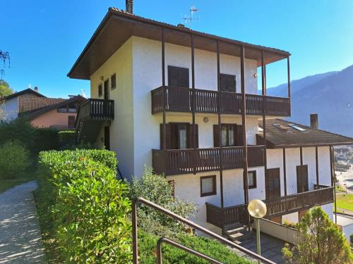 Male Apartment | Casa bianca