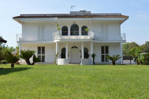 Latina Bed & Breakfast | Casa Blanca B&B