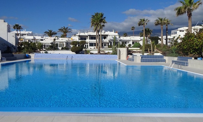 Arico Apartment | Casa Blanca Ferienwohnung mit Dachterrasse, Mehreren Pools, Garten und Viel Ruhe