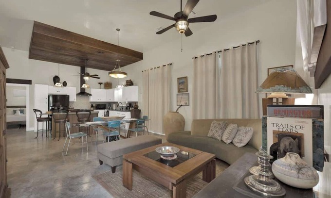 Fredericksburg House | Casa Blanca-Swim Spa-Steps to Main Street!