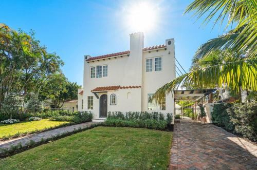 Old Northwood Villa | Casa Blanca