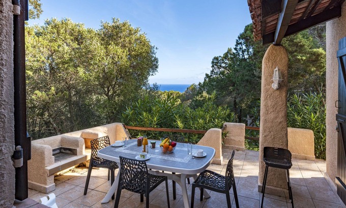 Santa Giulia House | Casa Cala Rossa by Interhome
